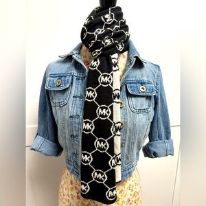 NWT Michael Kors Reversible Knit Scarf MK Logo Monogram Black/White